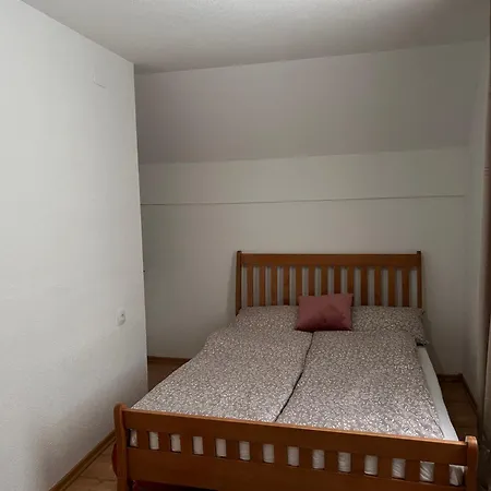 Vikendica Nuhanovic - *